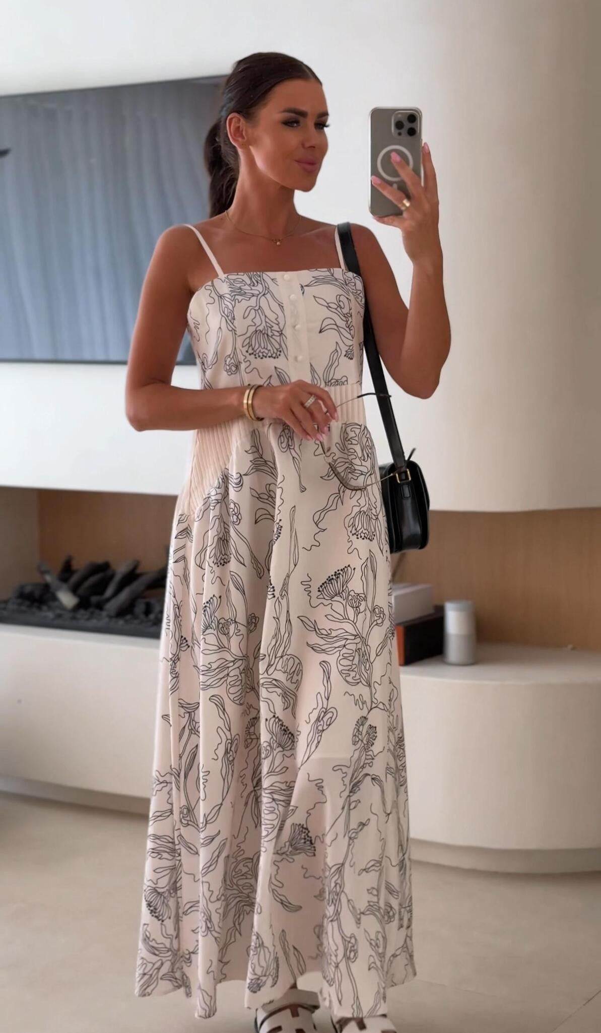 Tuotekuva – Claudie – Tyylikäs midimekko