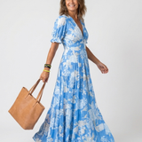 Juliette | Midi mekko kukilla, lyhyet hihat ja V-pääntie