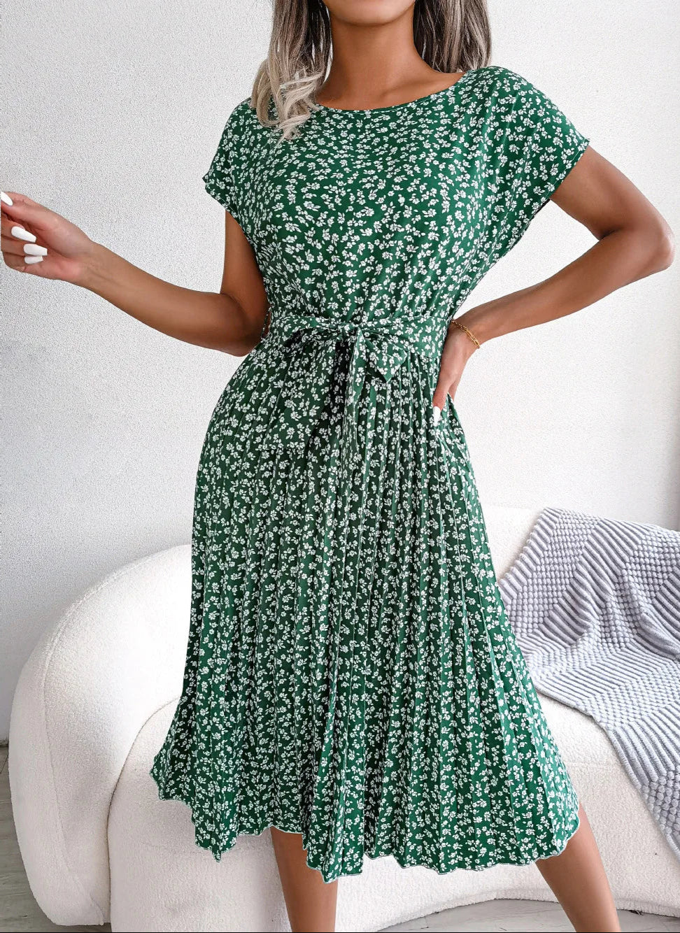 Tuotekuva – Lilienne – Tyylikäs kesämekko